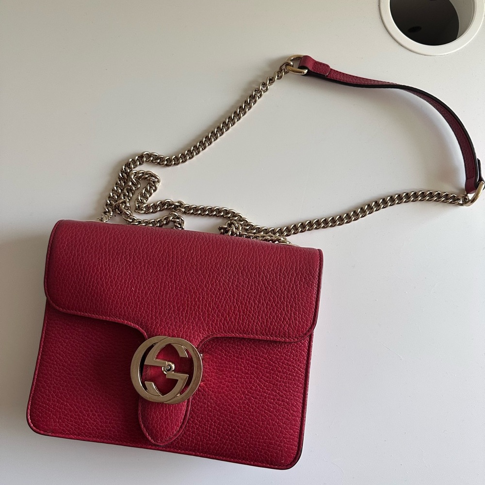 SOLD 💓 Gucci Red Interlocking Crossbody Bag